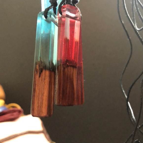 Sold! Wood and resin necklace - Picture 4 of 4